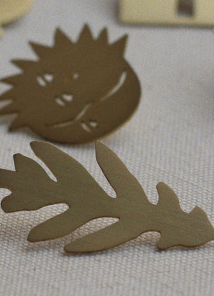 Follow The Magpie Brass Pin, The Oakling